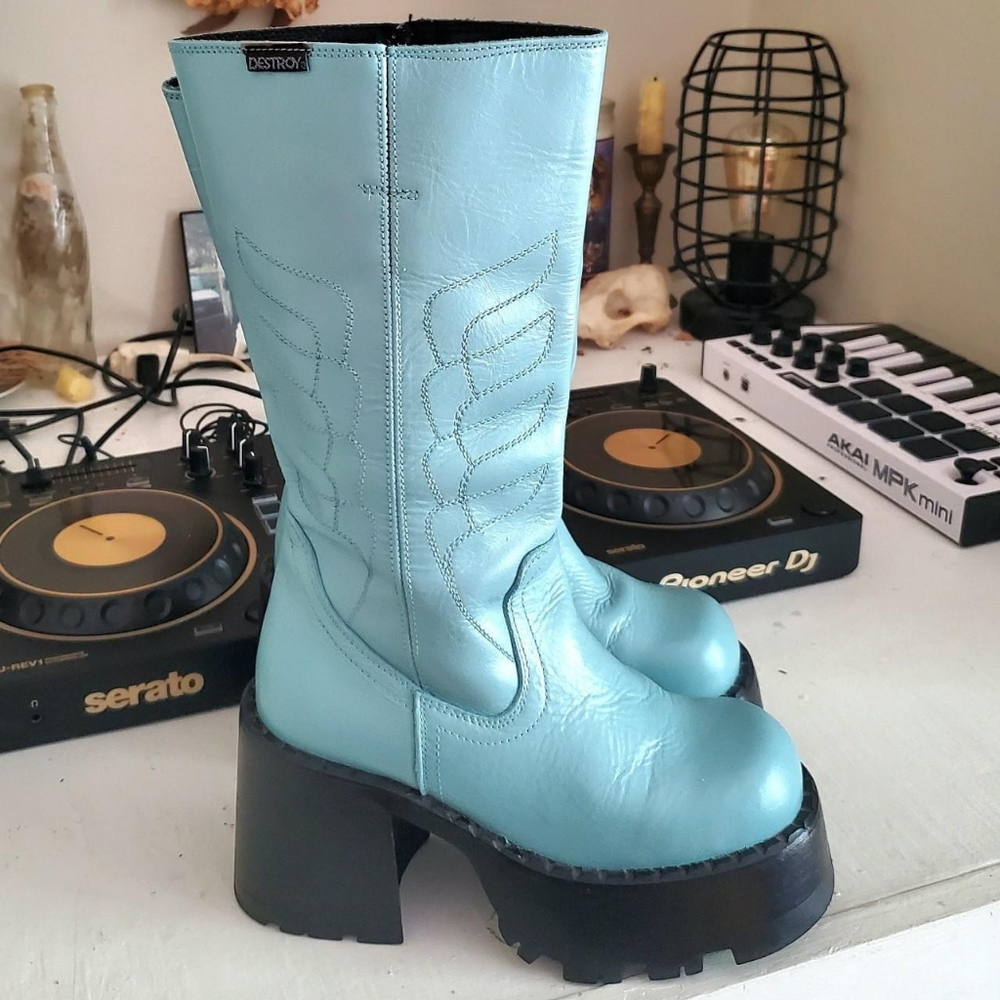 Vintage destroy boots rare color